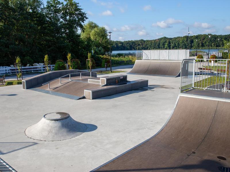 Plac Browarowy w Kórniku - widok na Skatepark